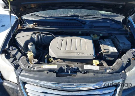 2013 Chrysler Town & Country Touring z USA, uszkodzony, nr VIN 2C4RC1BG4DR510331